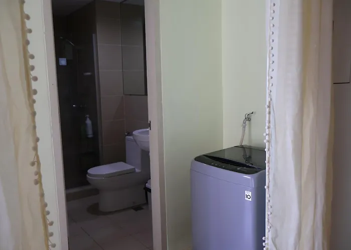 Simple&convience 1br In Bgc Near Hight Street Sm Aura Манила