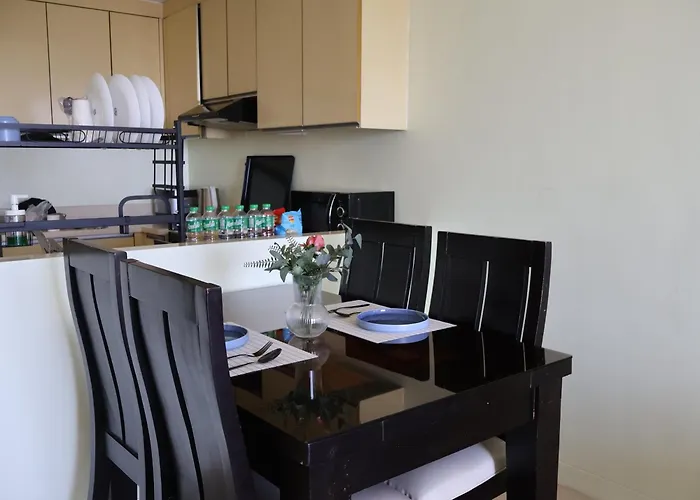 Simple&convience 1br In Bgc Near Hight Street Sm Aura Манила