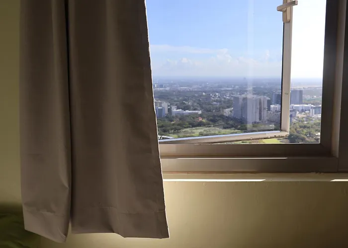 Simple&convience 1br In Bgc Near Hight Street Sm Aura Манила